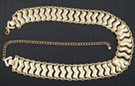 latter chain belt with undulating zig-zag rungs